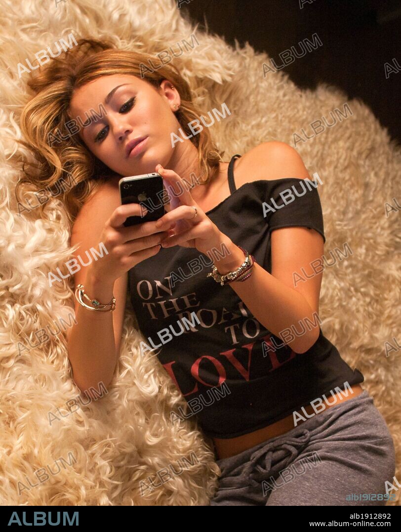 MILEY CYRUS in LOL, 2012, directed by LISA AZUELOS. Copyright DOUBLE FEATURE FILMS.