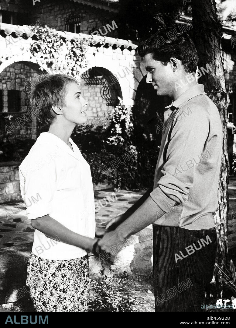 GEOFFREY HORNE and JEAN SEBERG in BONJOUR TRISTESSE, 1958, directed by OTTO PREMINGER. Copyright COLUMBIA PICTURES.