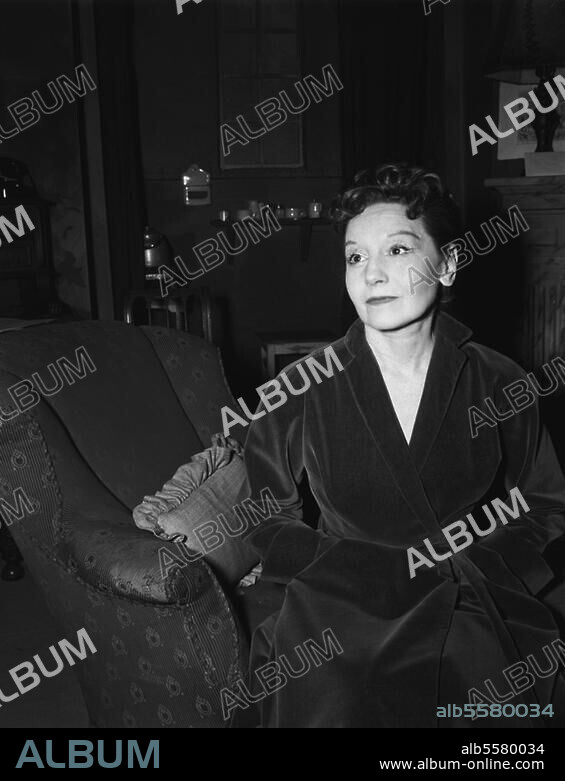 Bergner, Elisabeth Schauspielerin geb. 22.8.1897 in Drogobytsch (Galizien)-London 12.5.1986.-Elisabeth Bergner in Berlin.-Foto, 22.3.1954.