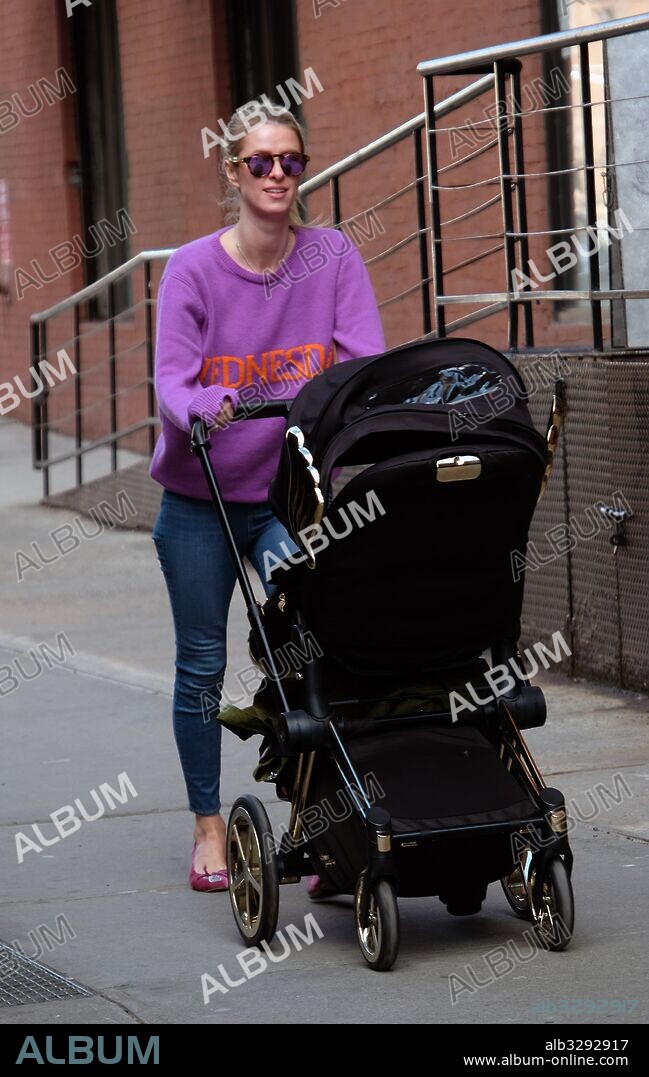 January 25, 2017 - New York, New York, United States - Socialite Nicky Hilton Rothschild wears her 'Wednesday' sweater as she takes her daughter Lily Grace Victoria Rothschild for a walk around her East Village neighborhood on January 25 2017 in New York City. 25/01/2017