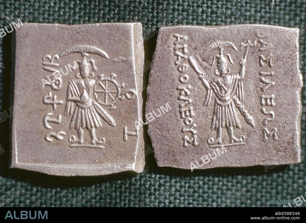 Numismatik / Baktrien / Indogriechisches Königreich. /-Zwei baktrische Münzen; rechts Münze des Königs Agathokles (reg. um 190-um 180 v.Chr.).-/ Silber. Fundort: Alexandria am Oxus / Ai-Khanum (Afghanistan).