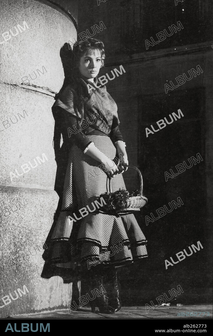 SARA MONTIEL en LA VIOLETERA, 1958, dirigida por LUIS CESAR AMADORI.