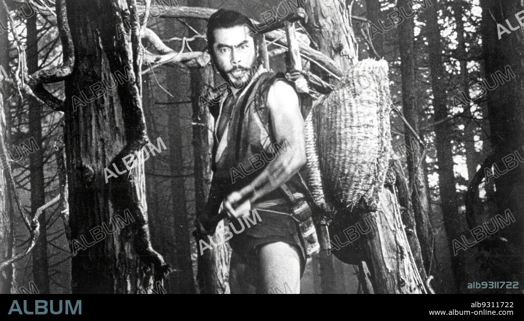 TOSHIRO MIFUNE en LA FORTALEZA ESCONDIDA, 1958 (KAKUSHI-TORIDE NO SAN-AKUNIN), dirigida por AKIRA KUROSAWA. Copyright Toho.
