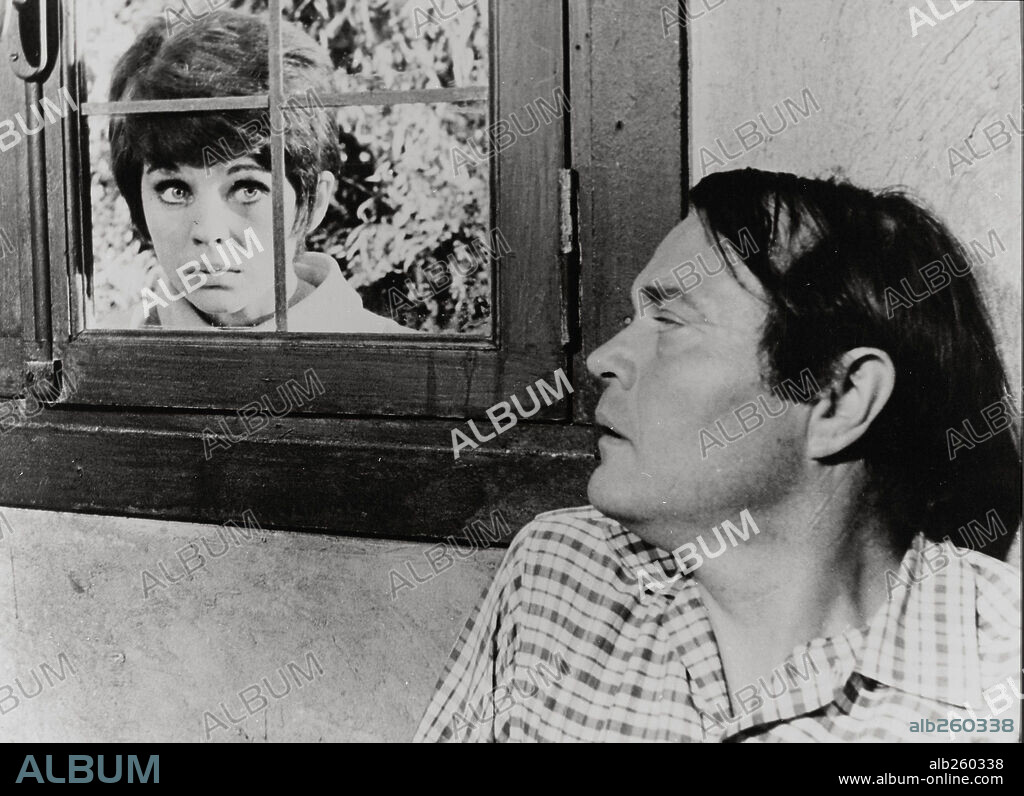 CRIMEN EN LA RESIDENCIA, 1968 (NUDE... SI MOURE), dirigida por ANTONIO MARGHERITI.