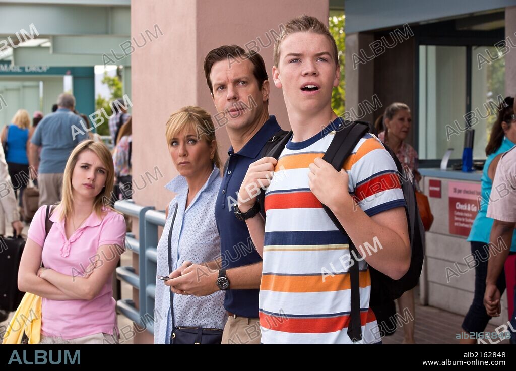 EMMA ROBERTS, JASON SUDEIKIS, JENNIFER ANISTON y WILL POULTER en SOMOS LOS MILLER (WE'RE THE MILLERS, 2013), dirigida por RAWSON MARSHALL THURBER. Copyright NEW LINE CINEMA / TACKETT, MICHAEL.