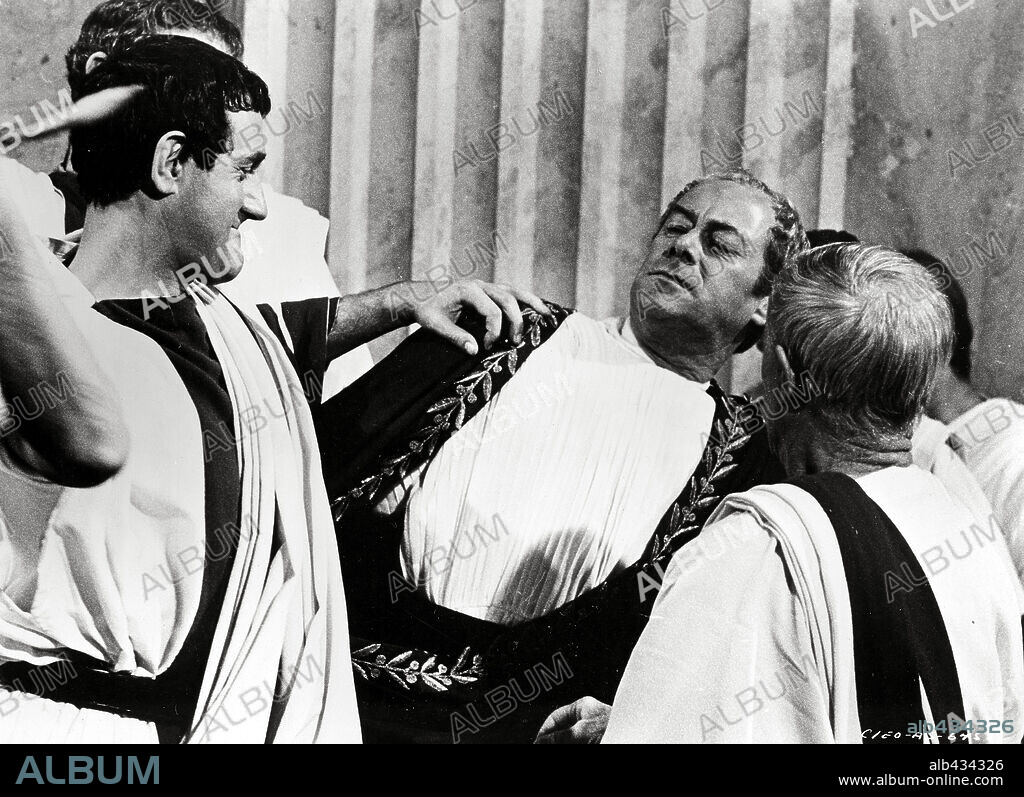 REX HARRISON en CLEOPATRA, 1963, dirigida por JOSEPH L. MANKIEWICZ. Copyright 20TH CENTURY FOX.