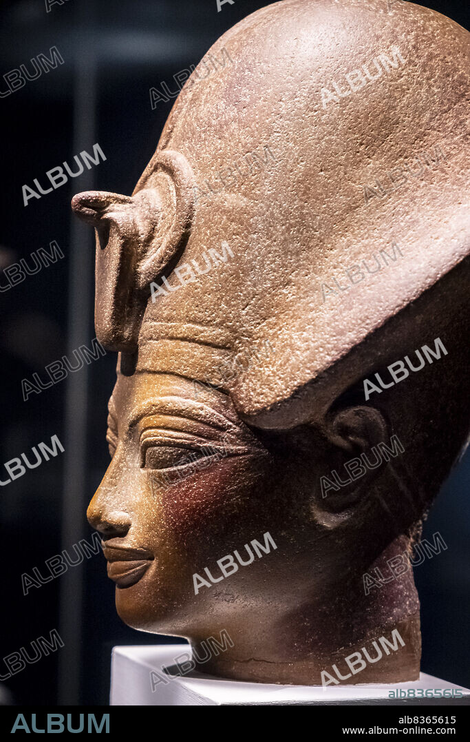 head of pharaoh Mentuhotep III, red quartzite, 18th dynasty, Egypt, collection of the British Museum.