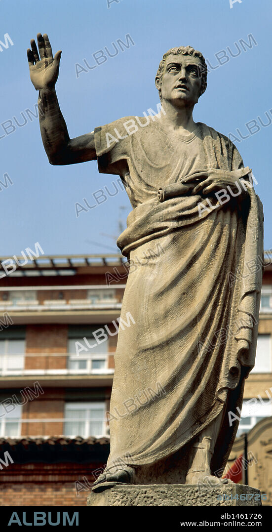 MARCO FABIO QUINTILIANO (Marcus Fabius Quintilianus) (h. 30-h. 96). Escritor romano. Redactó los doce libros de "Institutiones oratoriae" obra pedagógica sobre la elocuencia. S. I. Monumento situado en la plaza que lleva su nombre. Calahorra. La Rioja. España.