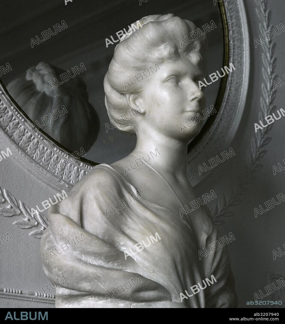VICTORIA EUGENIA DE BATTENBERG (Balmoral, 1887-Lausana, 1969). Reina de España (1906-1931), contrajo matrimonio con Alfonso XIII. Exiliada en el año 1931. Busto de Victoria Eugenia realizado por Mariano Benlliure. Palacio de la Magdalena. Santander. Cantabria. España.