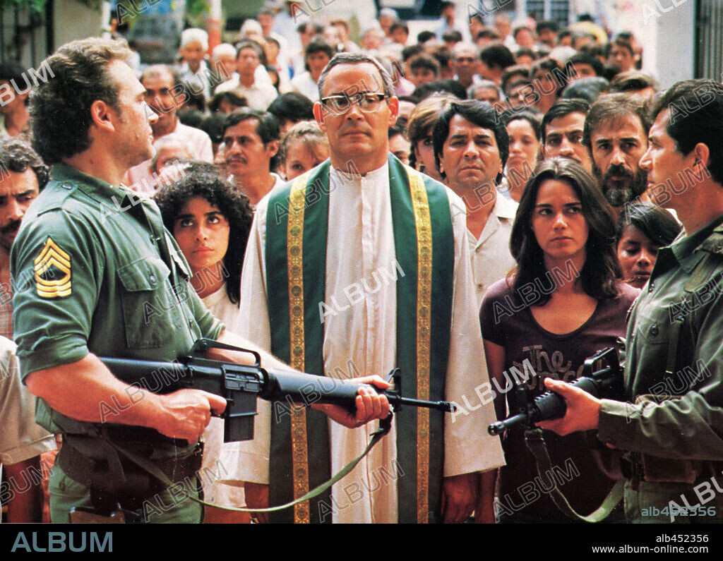 RAUL JULIA in ROMERO, 1989, directed by JOHN DUIGAN. Copyright PAULIST PICTURES/FOUR SEASONS.