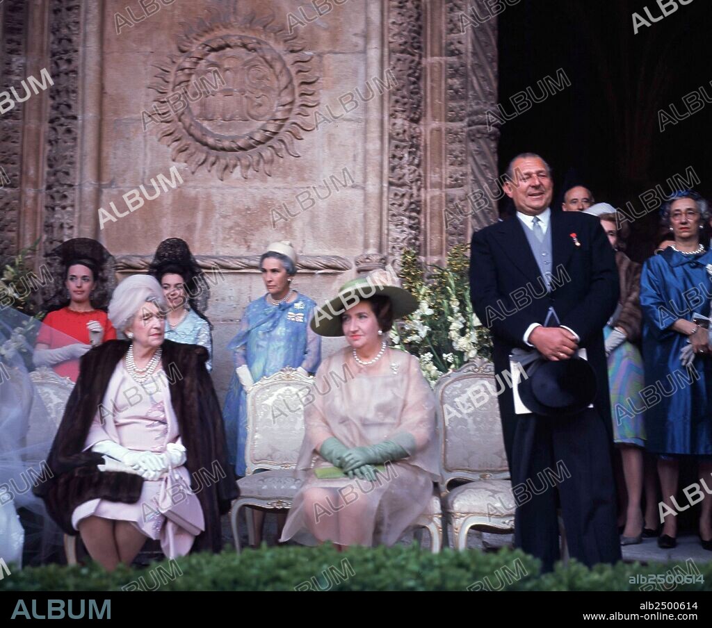 BODA DE LA INFANTA PILAR DE BORBON Y LUIS GOMEZ ACEBO , DUQUE DE PASTRANA . EN LA FOTO JUAN DE BORBON Y BATTENBERG , CONDE DE BARCELONA Y REY JUAN III DE ESPAÑA , MARIA DE LAS MERCEDES DE BORBON Y LA REINA VICTORIA EUGENIA DE BATTENBERG . 05/05/1967. LISBOA.