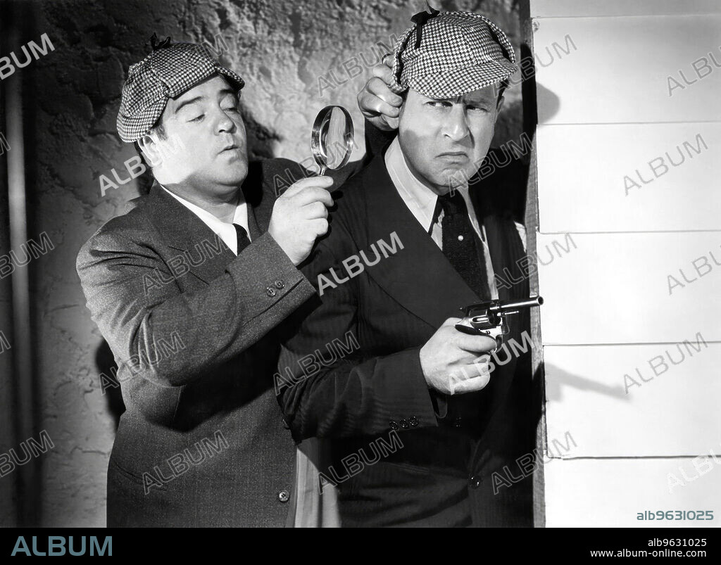 BUD ABBOTT and LOU COSTELLO in WHO DONE IT?, 1942, directed by BASIL DEARDEN. Copyright UNIVERSAL PICTURES.