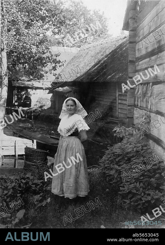 Volkskunde:. Trachten / Spreewälder. Spreewälderin in typischer Tracht. Foto, um 1910 (Otto Haeckel).