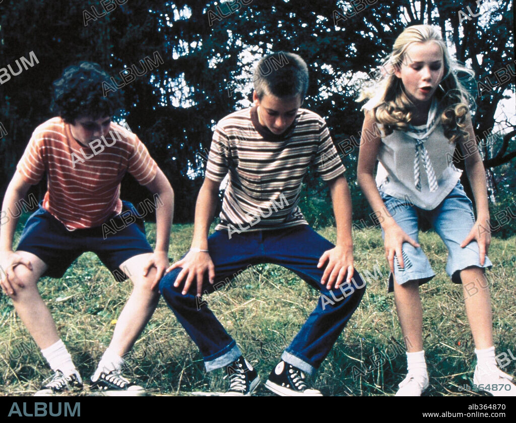 ANTON YELCHIN, MIKA BOOREM and WILL ROTHAAR in HEARTS IN ATLANTIS, 2001, directed by SCOTT HICKS. Copyright CASTLE ROCK ENTERTAINMENT/NPV ENTERTAINMENT/VILLAGE ROADSHOW.