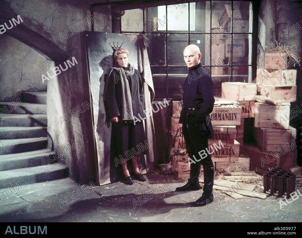 INGRID BERGMAN and YUL BRYNNER in ANASTASIA, 1956, directed by ANATOLE LITVAK. Copyright 20TH CENTURY FOX.