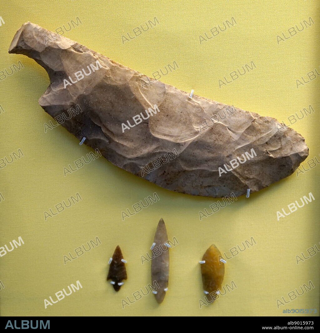 Collection of flint and rock crystal arrowheads from the Tomb of Narmer, in Emm el-Qa'ab. Dated 31st Century BC.