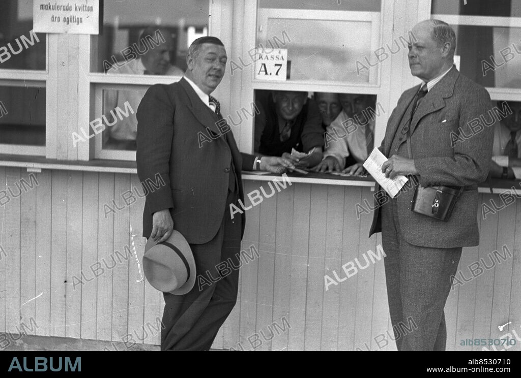 Göteborg - Mölndal 1936-06-28 - Åby travbana *** Local Caption *** Krep 2010-02. Obs - det finns två lådor med samma beteckning!. KAMERAREPORTAGE.