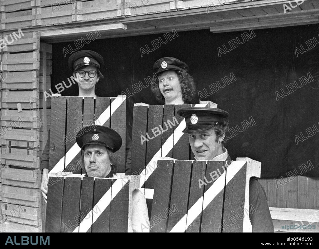 GÖTEBORG 1979-02-01.. Kabaré på Nationalteatern. Övre raden Hans Viktorsson och Bernt Andersson - undre raden Totta Näslund och Håkan Wennberg. *** Local Caption *** GP Foto: Kamerareportage / TT / Kod: 2524.
