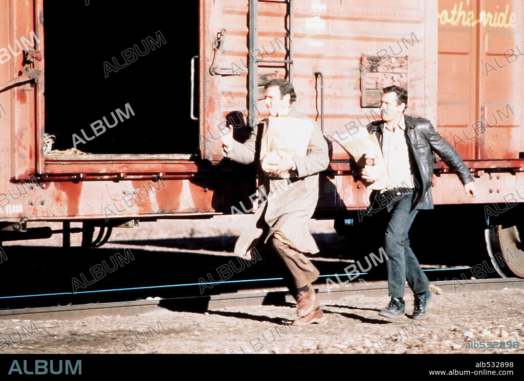 CHARLES GRODIN y ROBERT DE NIRO en HUIDA A MEDIANOCHE, 1988 (MIDNIGHT RUN), dirigida por MARTIN BREST. Copyright UNIVERSAL PICTURES.