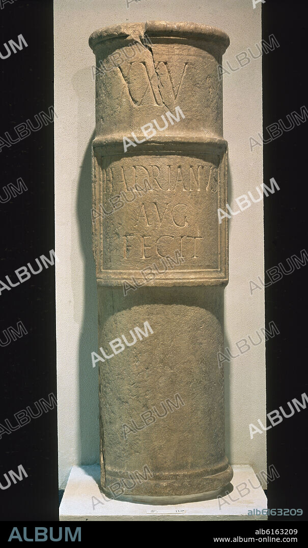 MILIARIO ERIGIDO POR ADRIANO EN ITALICA - SIGLO II.