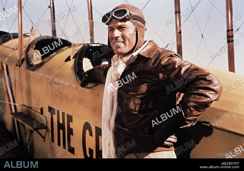 ROBERT REDFORD in THE GREAT WALDO PEPPER, 1975, directed by GEORGE ROY HILL. Copyright UNIVERSAL PICTURES.