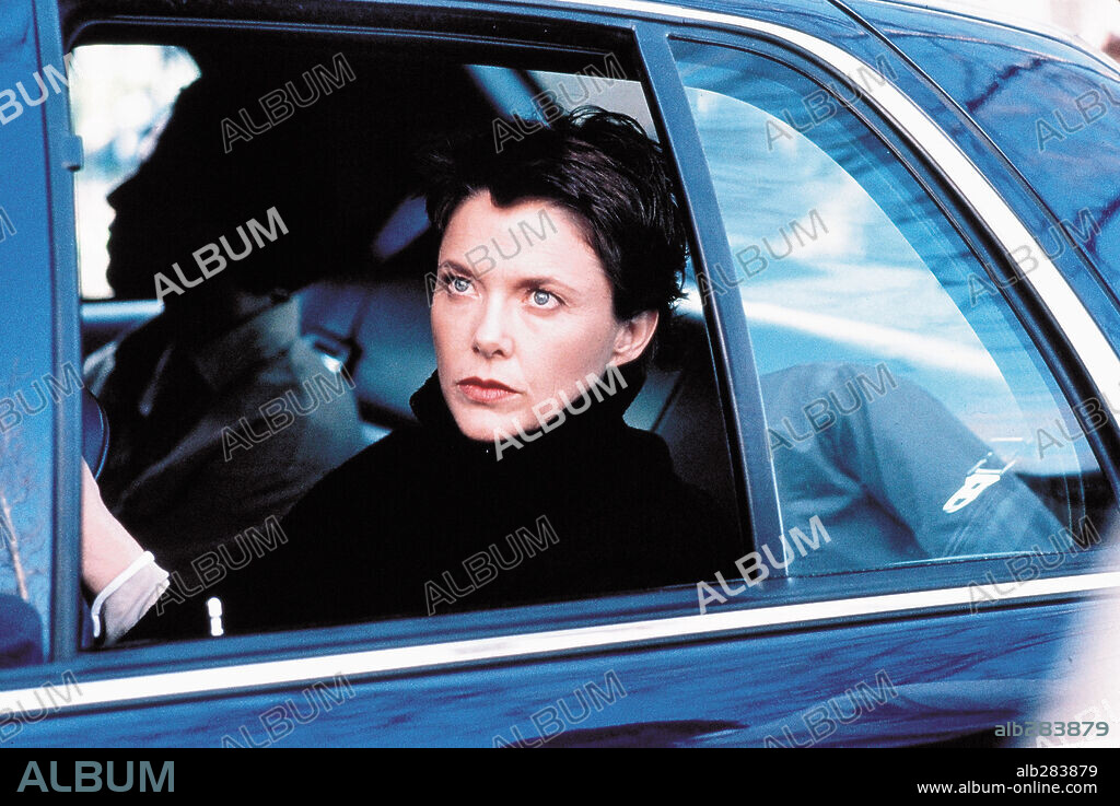 ANNETTE BENING in THE SIEGE, 1998, unter der Regie von EDWARD ZWICK. Copyright 20TH CENTURY FOX.