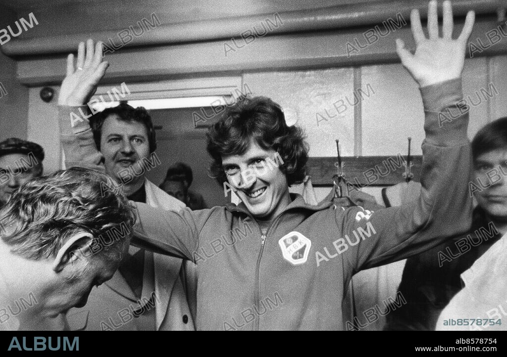 ARKIV NORRKÖPING 19761017 . Halmstad coach Roy Hodgson celebrates the premier gold is secured. Halmstad have beaten Norrköping and created an unassailable lead before the final round of the Swedish premiwere football league.. Photo: SVD / SCANPIX / Kod: 11014.