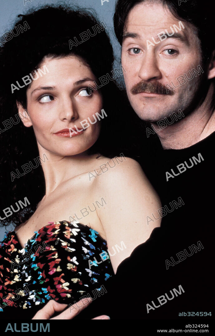 KEVIN KLINE and MARY ELIZABETH MASTRANTONIO in THE JANUARY MAN, 1989, directed by PAT O'CONNOR. Copyright METRO GOLDWYN MAYER / HAMILL, BRIAN.