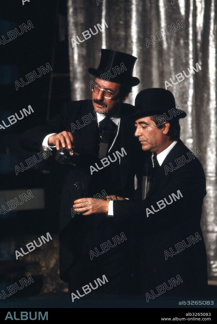 TIP Y COLL. LUIS SANCHEZ POLAK( 1926-1999) Y JOSE LUIS COLL(1931-2007). DUO HUMORISTA ESPAÑOL CREADO AÑO 1967. . DUO HUMORISTA ESPAÑOL CREADO EN 1967. . SU FAMOSO LLENADO DE UN VASO DE AGUA.