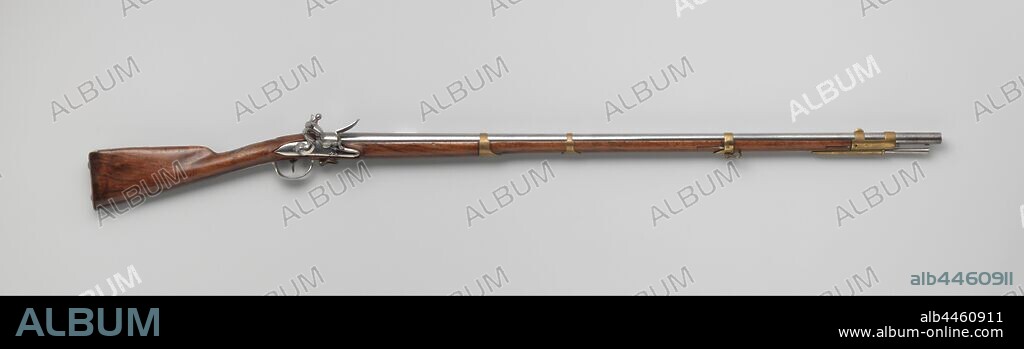 Flint officer rifle for the Amsterdam Schutterij, The lock plate bears a signature. The barrel is stamped with the arms of Amsterdam and has a bayonet cover under the trumpet. The flask is easily cut. The mainly gold-plated brass fittings consist of four sliding barges, a brace-shaped screw plate, an unprocessed silver thumb plate crowned with a bow and a large silver wire inlaid crown above it and a steel loading stick, Amsterdam, Lambertus Michaelis Thone, c. 1790, silver thread, brass (alloy), gilding (material), silver (metal), steel (alloy), wood (plant material), engraving, l 139.2 cm h 18 cm × d 5.5 cm × w 3.6 kg l 102 cm d 15.3 mm.