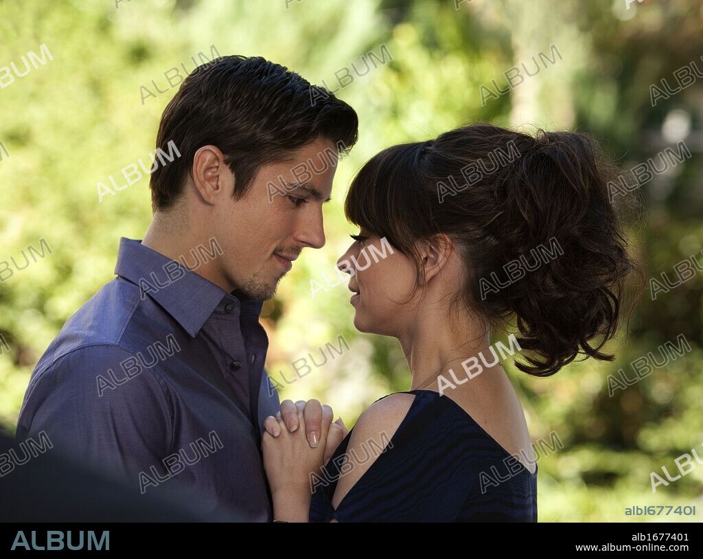 JENNIFER LOVE HEWITT and SEAN FARIS in THE LOST VALENTINE, 2011, directed by DARNELL MARTIN. Copyright HALLMARK HALL OF FAME PRODUCTIONS / HEINILA, ERIK.