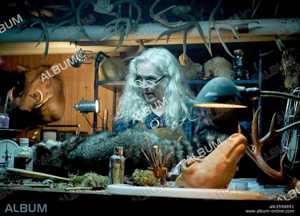KRISHA FAIRCHILD en CHANNEL ZERO, 2016, dirigida por NICK ANTOSCA. Copyright UNIVERSAL CABLE PRODUCTIONS. Temporada 3 episodio 1.