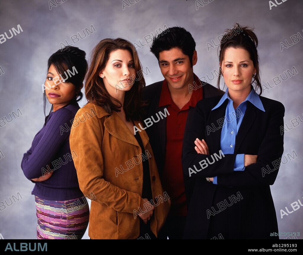 DANNY NUCCI, GINA GERSHON, PAULA JAI PARKER and PAULA MARSHALL in SNOOPS, 1999 (SNOOPS-TV). Copyright 20th CENTURY FOX TELEVISION/DAVID E. KELLEY PRODUCTIONS.