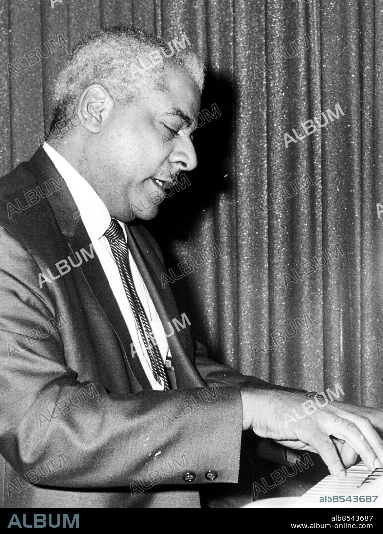 Jazzpianisten Teddy Wilson i sverige 1968 /. spelar piano. Wilson Teddy musik pianist USA Scen 1968 /. Musik Instrument Piano. Foto: Sydsvenskan / IBL Bildbyrå.