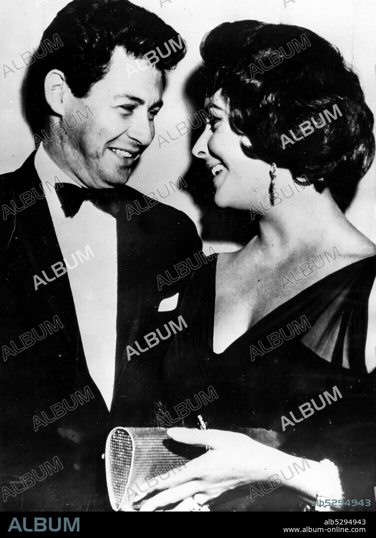 Elizabeth taylor. eddie fisher. 60s. (Photo by: Marka/Universal Images Group via Getty Images).