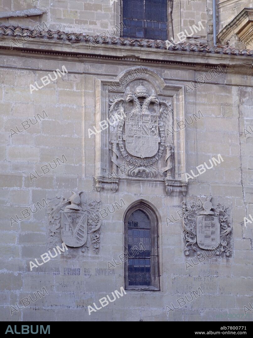 ESCUDO DE CARLOS V EN EL EXTERIOR DE LA CATEDRAL DE SANTO DOMINGO DE LA CALZADA.