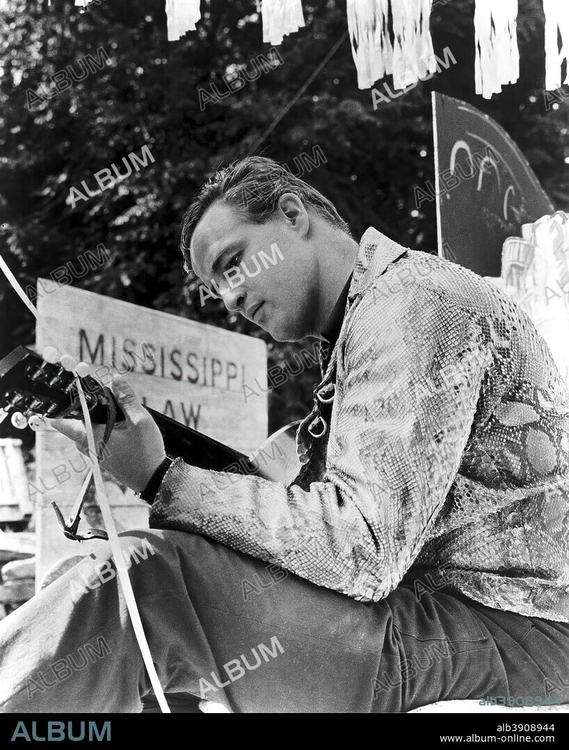 MARLON BRANDO en PIEL DE SERPIENTE, 1959 (THE FUGITIVE KIND), dirigida por SIDNEY LUMET. Copyright UNITED ARTISTS.