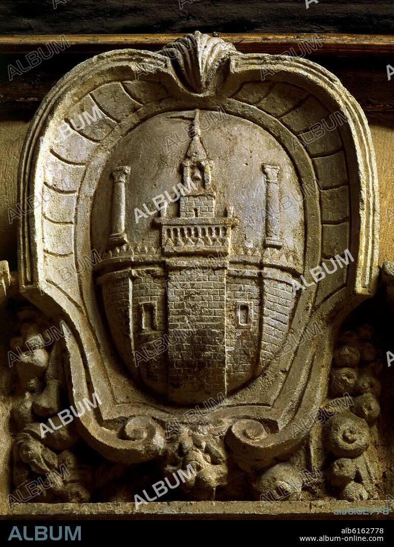 ESCUDO DE LA CATEDRAL CON LA REPRESENTACION DEL ALMINAR DE LA MEZQUITA DE CORDOBA CONVERTIDO EN CAMPANARIO EN EL SIGLO XIII - SIGLO XVI.