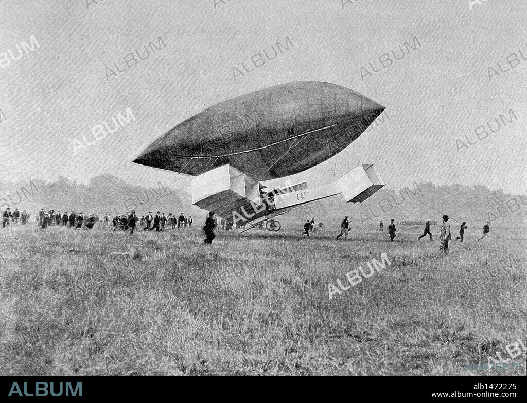ALBERTO SANTOS DUMONT (1873-1932). Brazilian aviator and engineer. 'FIRST ESSAYS OF SANTOS DUMONT IN THE BAGATELLE TRAINING FIELD' (year 1906).