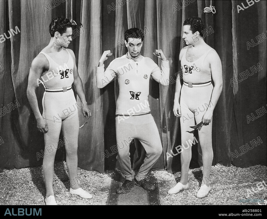 CANTINFLAS en EL CIRCO, 1943, dirigida por MIGUEL M. DELGADO. Copyright POSA FILMS, S.A.