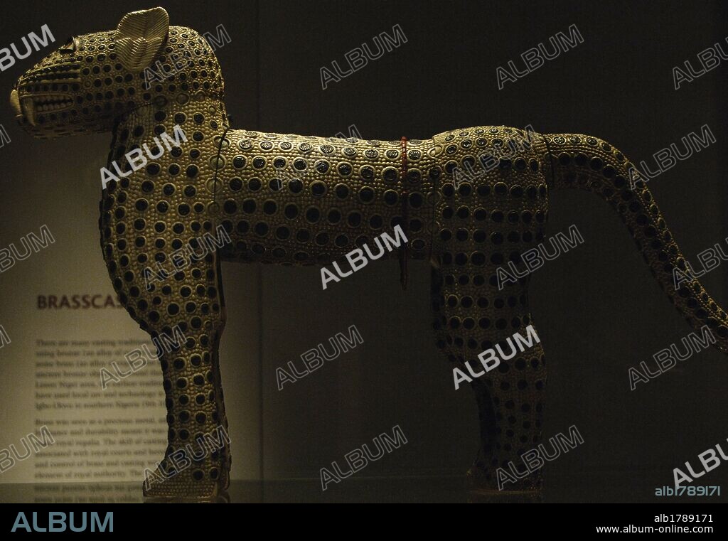 ARTE AFRICANO. NIGERIA. S. XIX. LEOPARDO de marfil, cobre y coral. Reino de Benín. Museo Británico. Londres. Inglaterra. Reino Unido.
