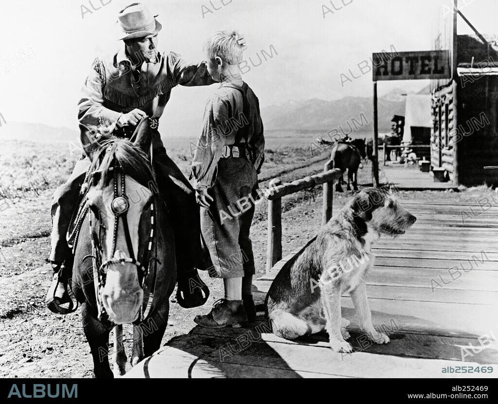 ALAN LADD y BRANDON DE WILDE en RAÍCES PROFUNDAS, 1953 (SHANE), dirigida por GEORGE STEVENS. Copyright PARAMOUNT PICTURES.