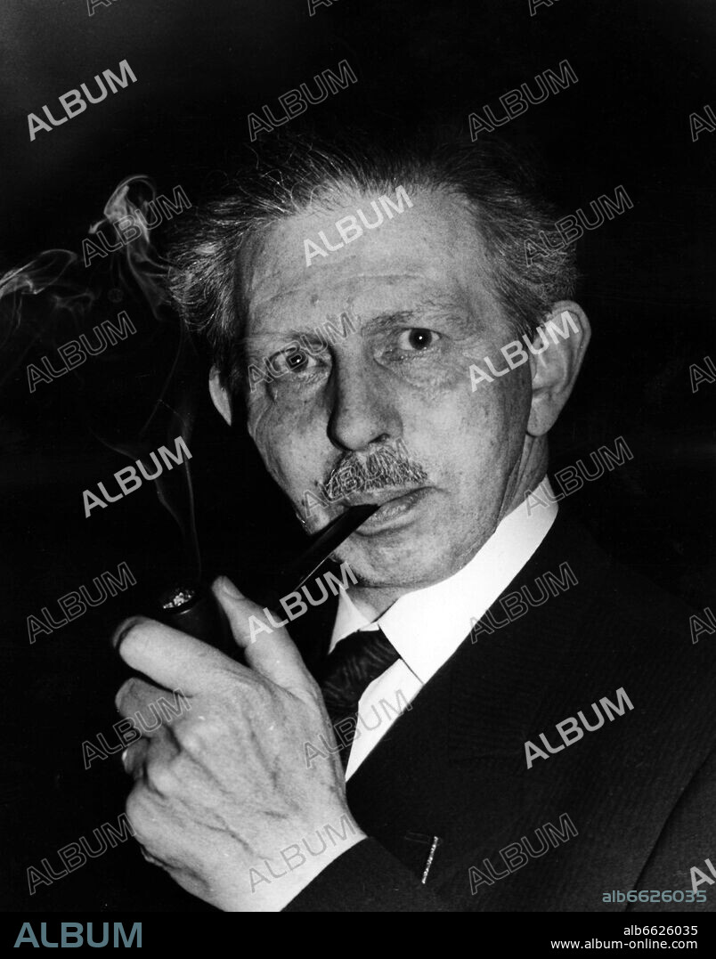 Author Richard Friedenthal in 1964. Portrait by photographer Fred Stein (1909-1967) who emigrated 1933 from Nazi Germany to France and finally to the USA. 1964