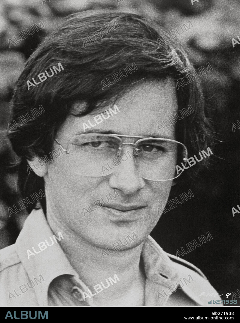 STEVEN SPIELBERG en LOCOS POR ELLOS, 1978 (I WANNA HOLD YOUR HAND), dirigida por ROBERT ZEMECKIS. Copyright UNIVERSAL PICTURES.