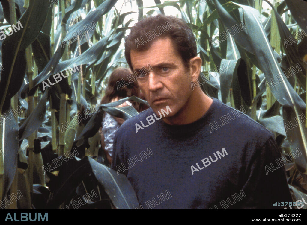 MEL GIBSON en SEÑALES, 2002 (SIGNS), dirigida por M. NIGHT SHYAMALAN. Copyright TOUCHSTONE PICTURES / MASI, FRANK.