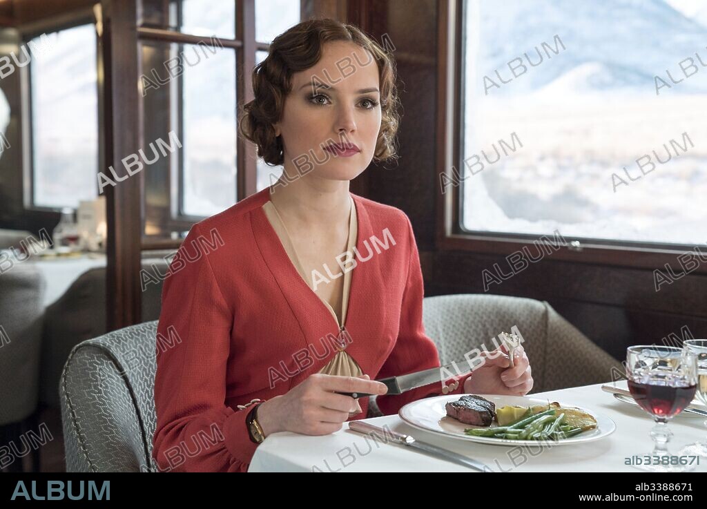 DAISY RIDLEY en ASESINATO EN EL ORIENT EXPRESS, 2017 (MURDER ON THE ORIENT EXPRESS), dirigida por KENNETH BRANAGH. Copyright 20TH CENTURY FOX.