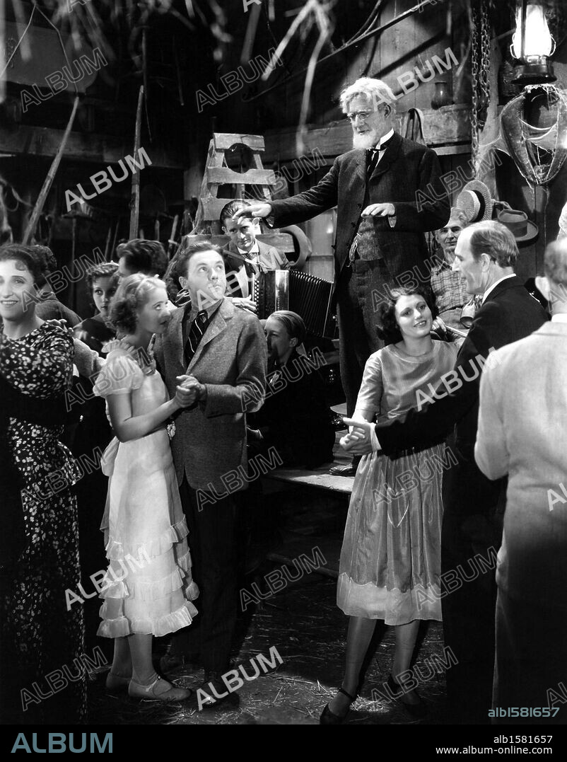 BETTE DAVIS y FRANK ALBERTSON en VOLVER A CASA, 1931 (WAY BACK HOME), dirigida por WILLIAM A. SEITER. Copyright RADIO PICTURES.
