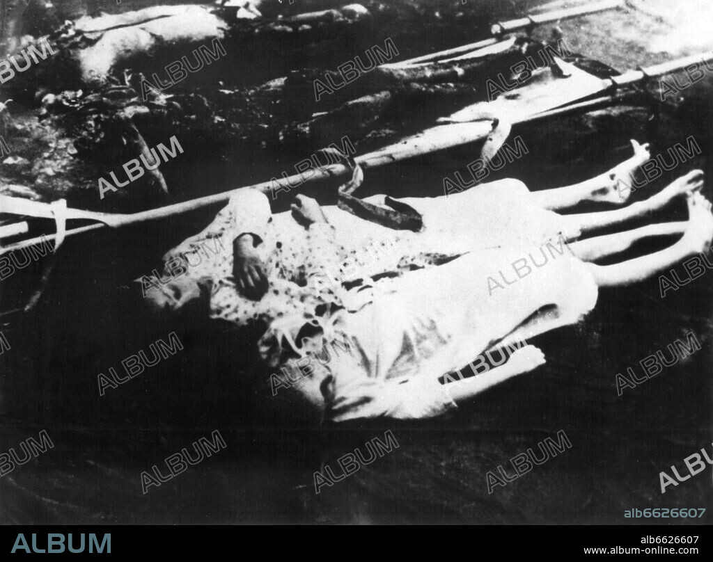 MAGDA GOEBBELS and Joseph Goebbels. The burned corpses of Joseph Goebbels and his wife Magda and two of their children. 30/04/1945