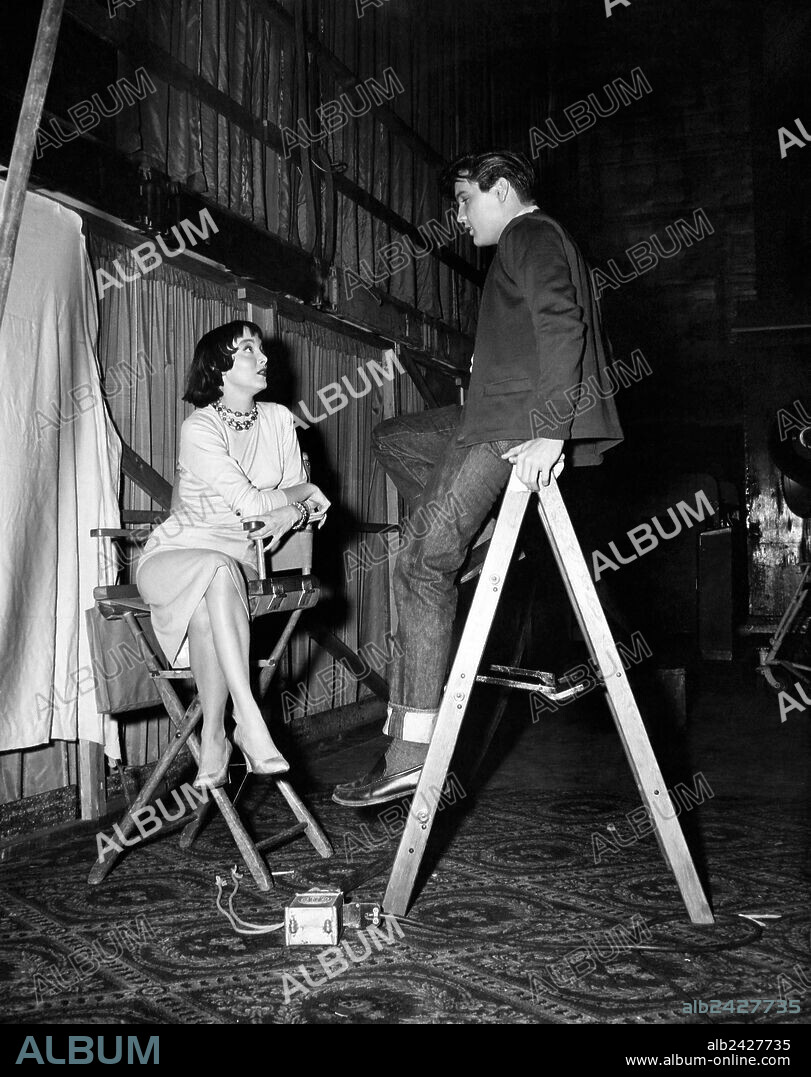 CAROLYN JONES y ELVIS PRESLEY en EL BARRIO CONTRA MÍ, 1958 (KING CREOLE), dirigida por MICHAEL CURTIZ. Copyright PARAMOUNT PICTURES.
