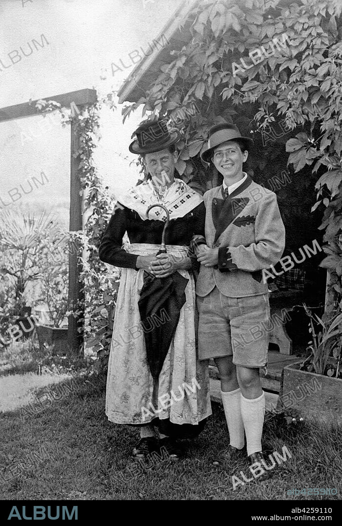 Couple, dress swap, role swap, man in women's clothing, woman in men's clothing, traditional costumes, 1930s, Bavaria, Germany, Europe.